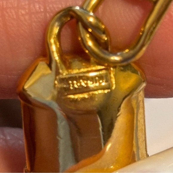 TRIFARI
EMERALD & CUSHION CUT bracelet and clip on earring set Rare - Picture 10 of 12